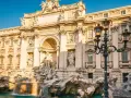 Fontana di Trevi, una delle citta piu belle d'Italia, con le sue sculture barocche e l'acqua che scorre.