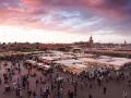 Piazza Jemaa el-Fna a Marrakech al tramonto, un luogo vibrante che fa chiedere: marrakech quanti giorni servono per viverla appieno?