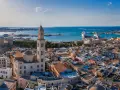 Vista aerea di Bari con la Basilica di San Nicola e il porto. Perfetto per scoprire cosa vedere a Bari in 3 giorni.