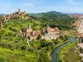 Borghi medievali, un'abbazia imponente e la costa: ecco cosa vedere vicino Pisa per un viaggio indimenticabile.