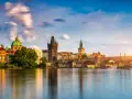 Ponte Carlo e il fiume Moldava, un'icona per il tuo itinerario Praga 3 giorni.