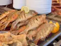 Pesce fritto dorato, un'ottima opzione per ostuni dove mangiare bene e spendere poco.
