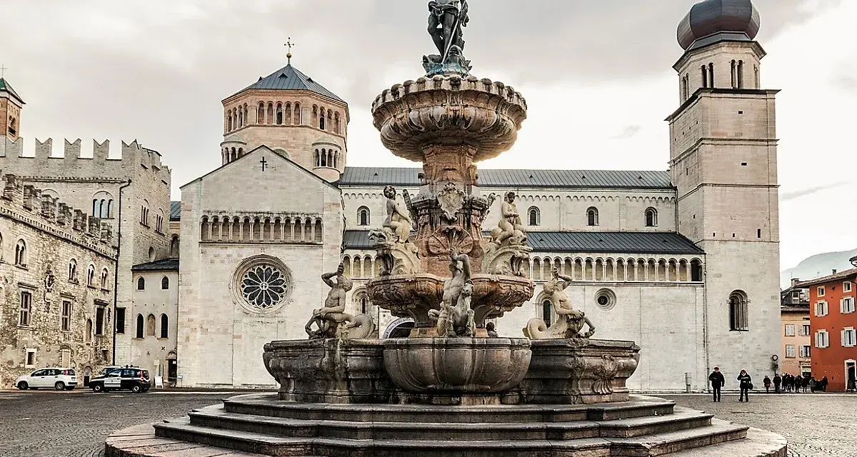 Fontana del Nettuno e Duomo di Trento, un'ottima introduzione per cosa vedere a Trento in un giorno.