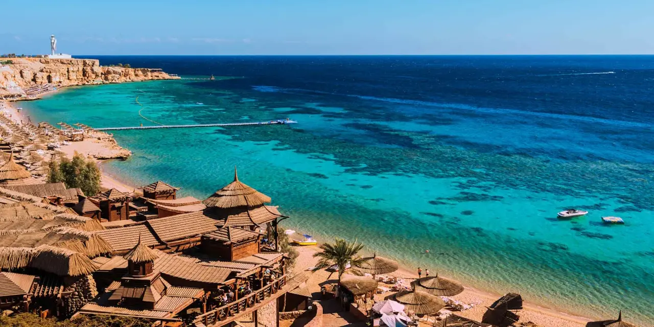 Villaggi in paglia e mare cristallino: ecco cosa vedere a Sharm El Sheikh per una vacanza da sogno.