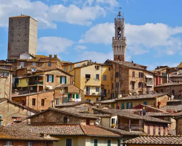 Torri medievali e tetti di Siena, un'anteprima di cosa vedere a Siena e dintorni in 3 giorni.