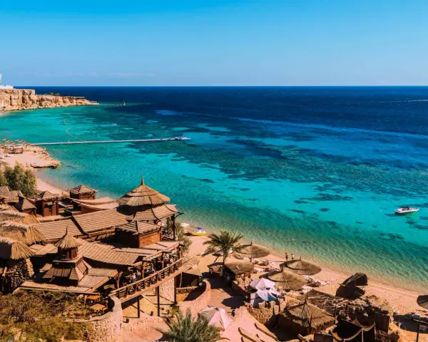 Villaggi in paglia e mare cristallino: ecco cosa vedere a Sharm El Sheikh per una vacanza da sogno.