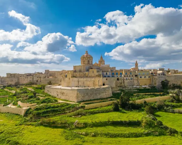 Mdina, la "città del silenzio", con la sua imponente cattedrale, è un must per chi visita Malta in 3 giorni.