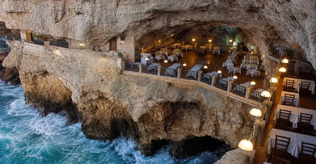 Ristorante nella grotta a Polignano a Mare, un'idea su cosa fare per un'esperienza unica.