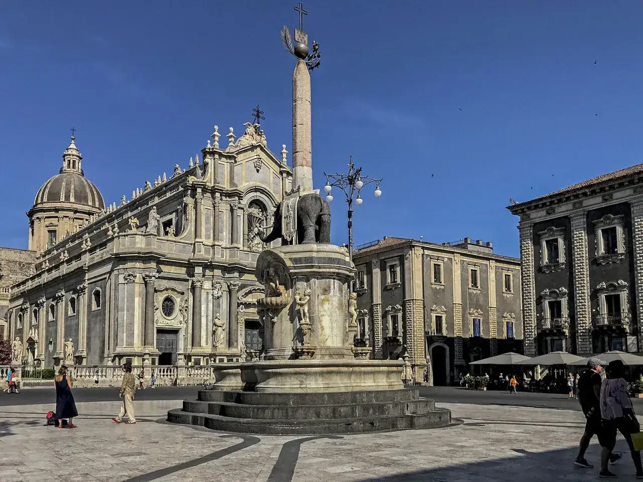 Fontana dell'Elefante e Duomo, un must per cosa vedere a Catania in un giorno.