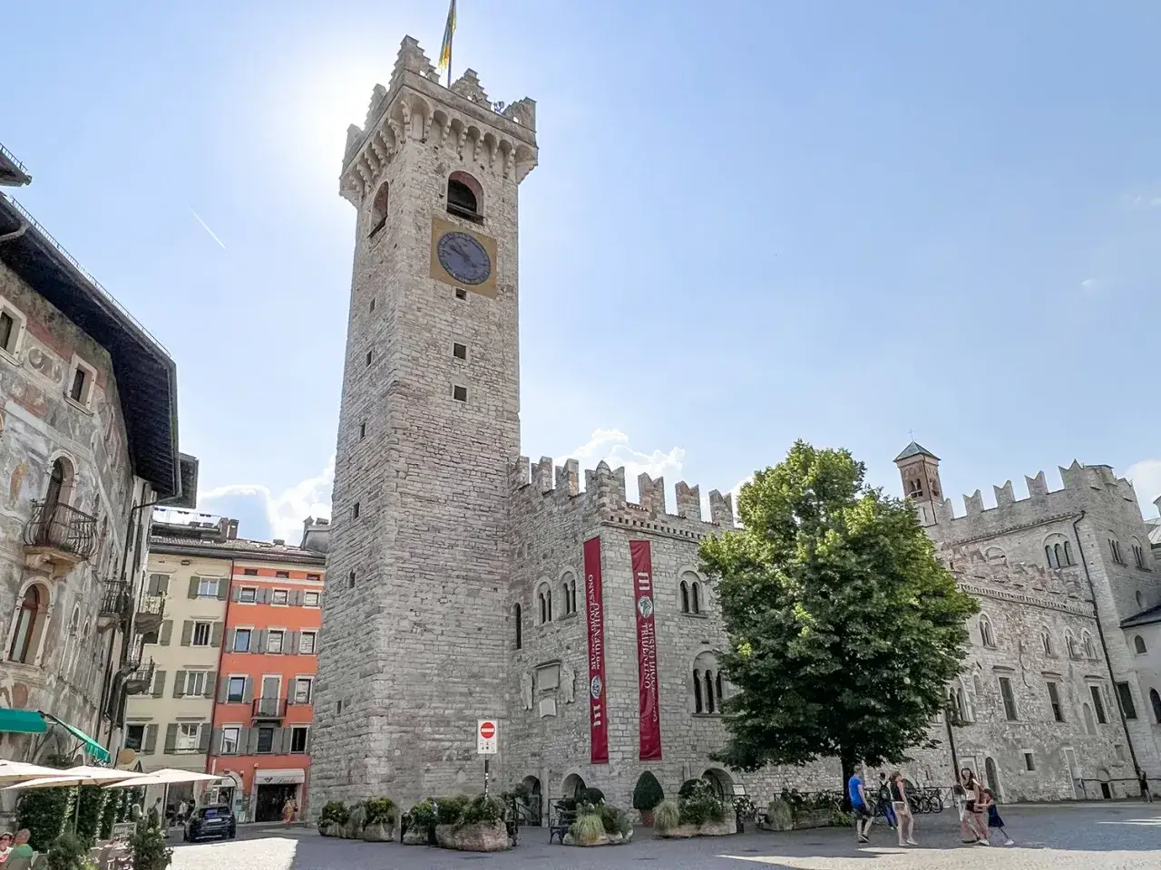 Torre Civica e Palazzo Pretorio, perfetti da vedere a Trento in un giorno. Un assaggio di storia e architettura medievale.